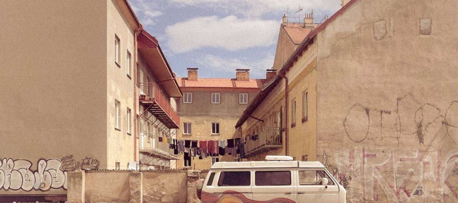 furgonato compatto parcheggio cittadino